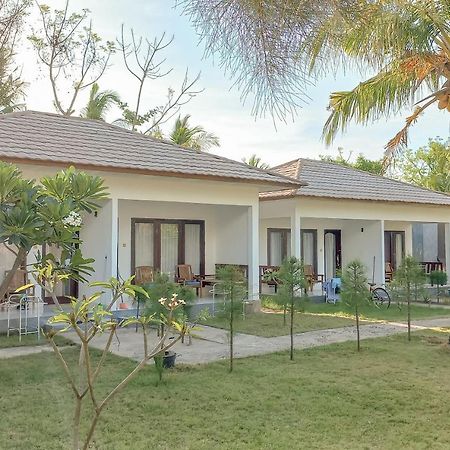 Nusa Indah Bungalows Gili Air Eksteriør billede