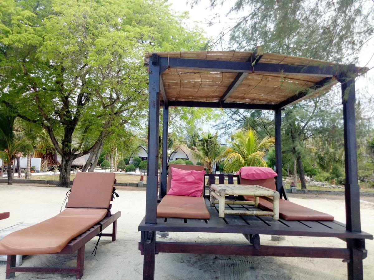 Nusa Indah Bungalows Gili Air Eksteriør billede